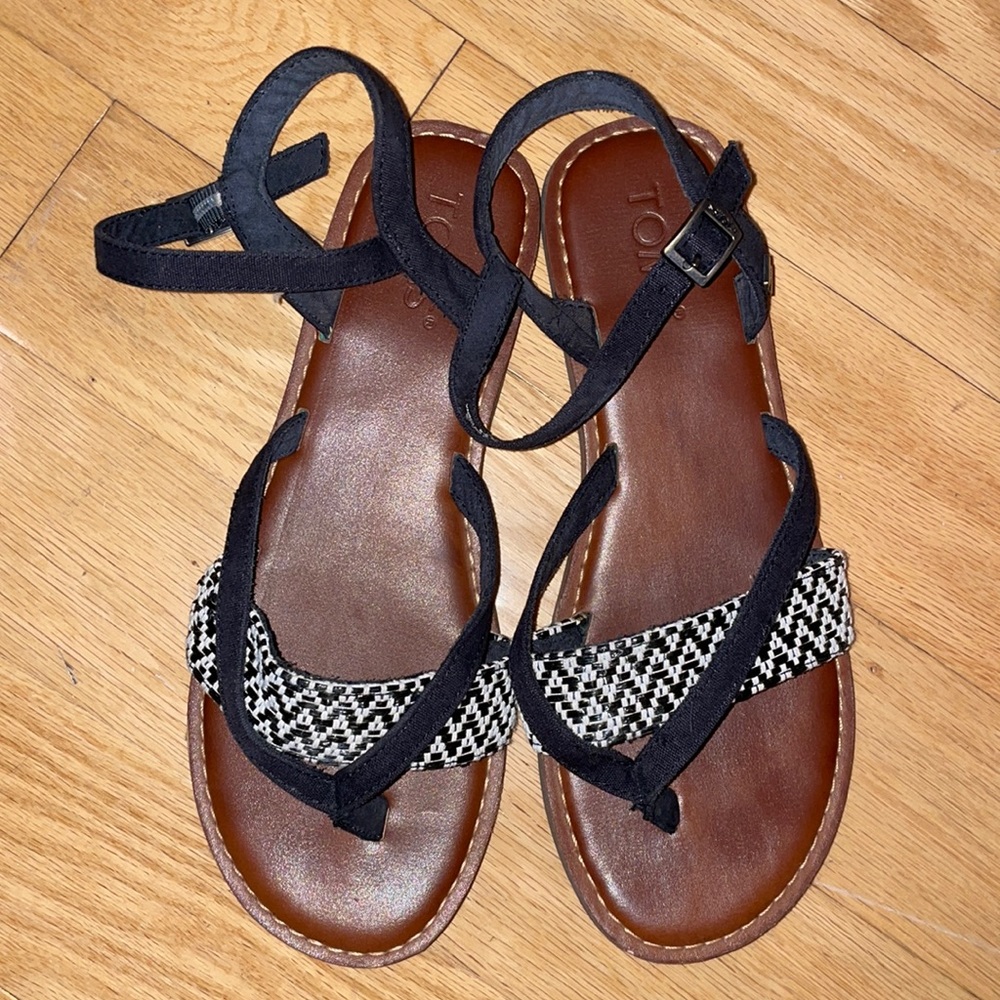 Toms, sandals